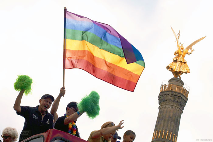 德国联邦议院通过法案，撤销反同性恋的罪名
