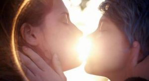 《阿黛尔的生活》：从同性的角度，真正地解构爱
