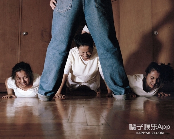 她卧底同性恋治疗室，拍到他们是这样“治疗”同性恋的