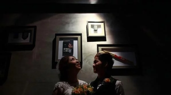 镜头下:女同性恋人的私下婚礼