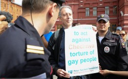俄罗斯世界杯开幕，同性恋人士进行抗议被捕