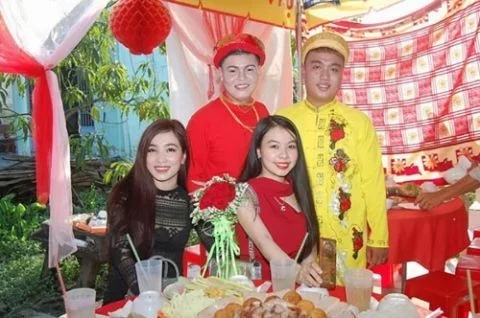 越南一对相恋6年的同性恋结婚，亲戚来捧场祝福却笑得有点尴尬