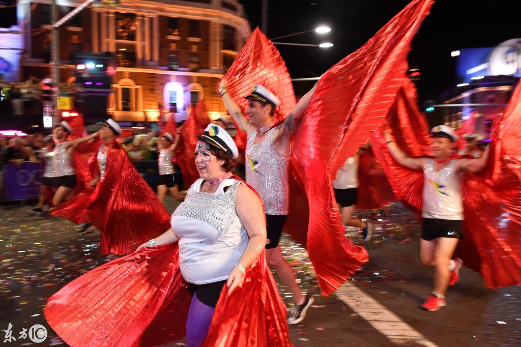 美国歌手雪儿，出席第40届悉尼同性恋狂欢节游行