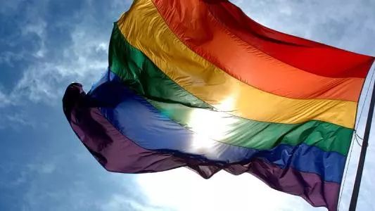 英首相敦促英联邦国家废除反同性恋法律