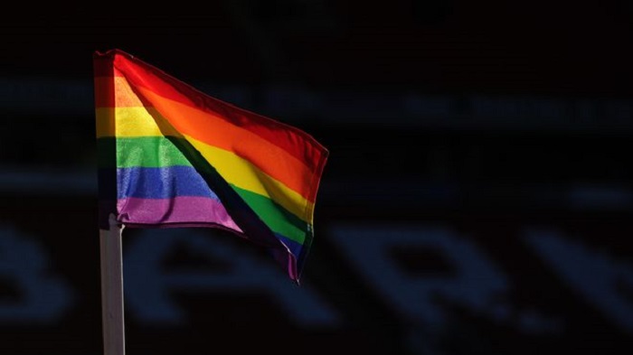 反对同性恋歧视，汉堡德乙揭幕战角旗改为彩虹旗