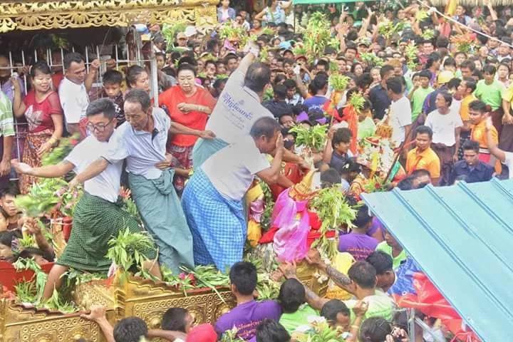 缅甸神节人山人海，节日的关键人物由男同性恋扮演！