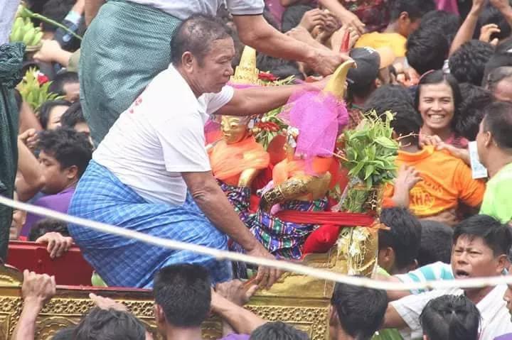 缅甸神节人山人海，节日的关键人物由男同性恋扮演！