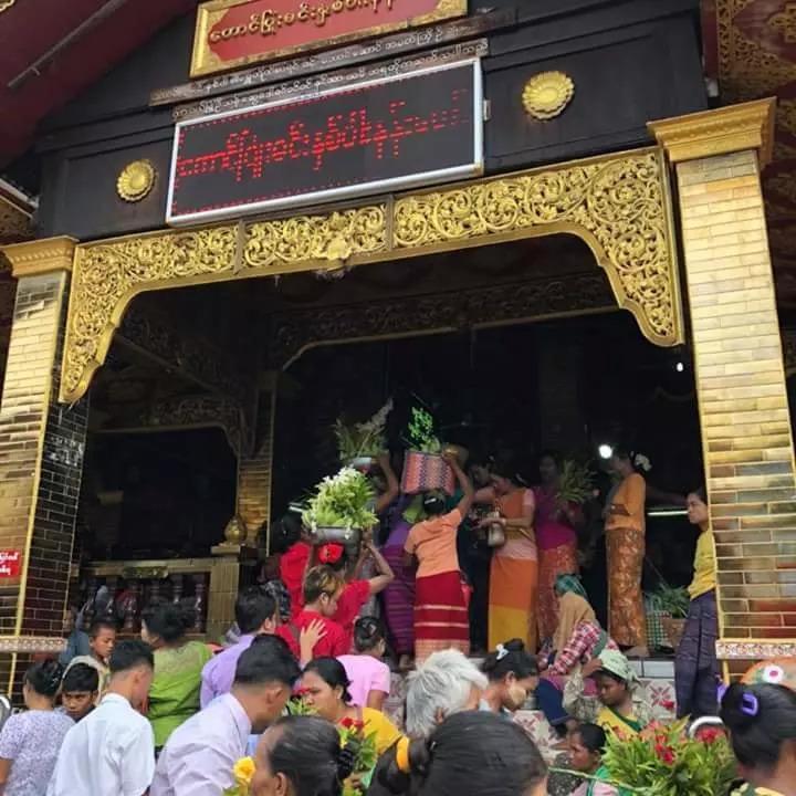 缅甸神节人山人海，节日的关键人物由男同性恋扮演！