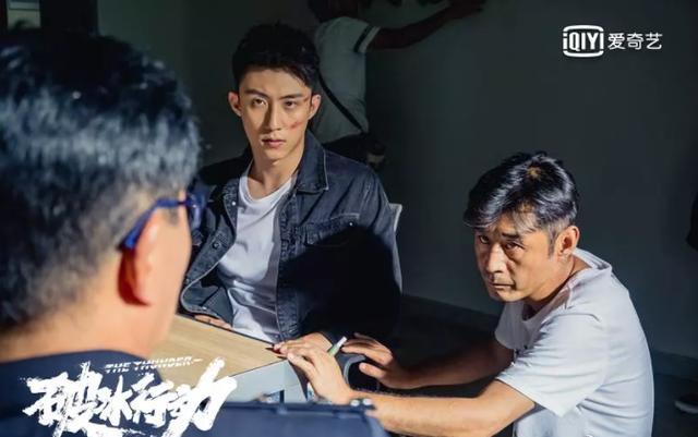 黄景瑜上演“制服诱惑”，与“达康书记”颜值演技齐飞，片花真燃