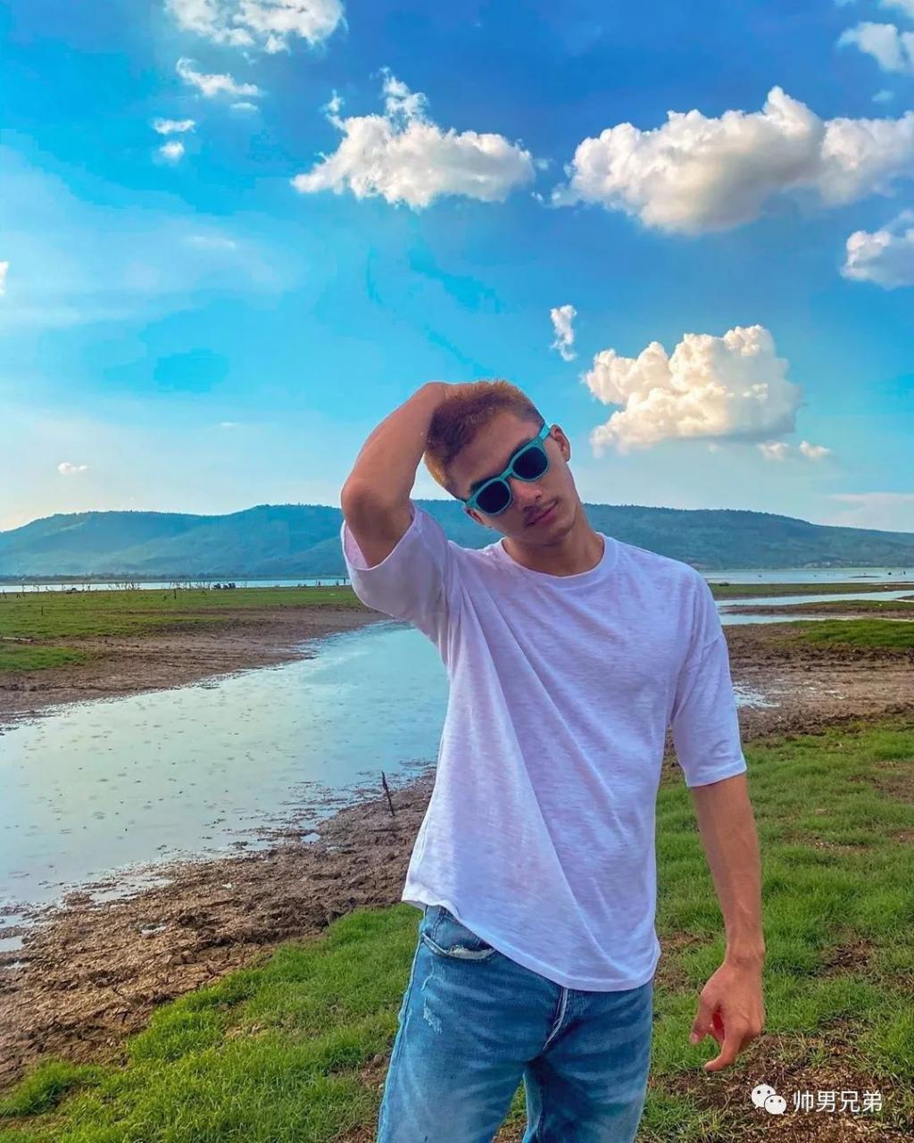 热带公狗腹肌帅小伙，碎发简直男人味爆棚