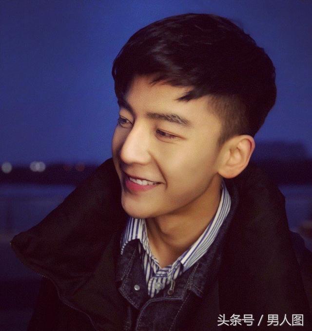 他是鲜嫩小哥哥,嫩的能掐出水来!来一组小哥哥图片