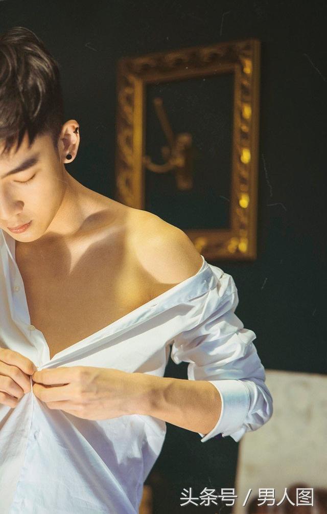 他是鲜嫩小哥哥,嫩的能掐出水来!来一组小哥哥图片