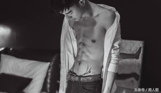 他是鲜嫩小哥哥,嫩的能掐出水来!来一组小哥哥图片