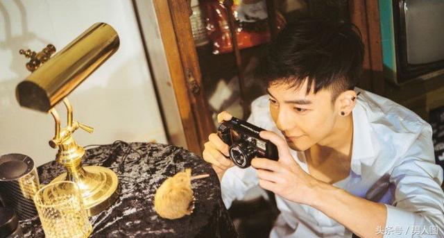 他是鲜嫩小哥哥,嫩的能掐出水来!来一组小哥哥图片