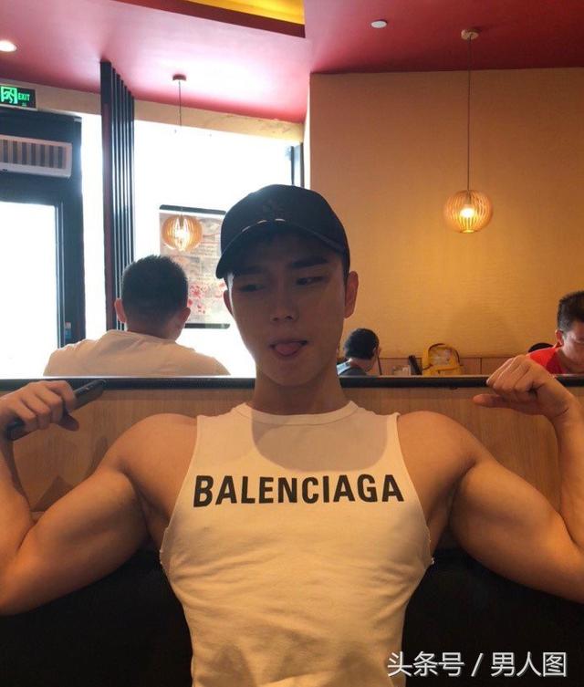 极品小哥哥:受颜攻身身材棒,又是健身达人,赤裸裸的诱惑!