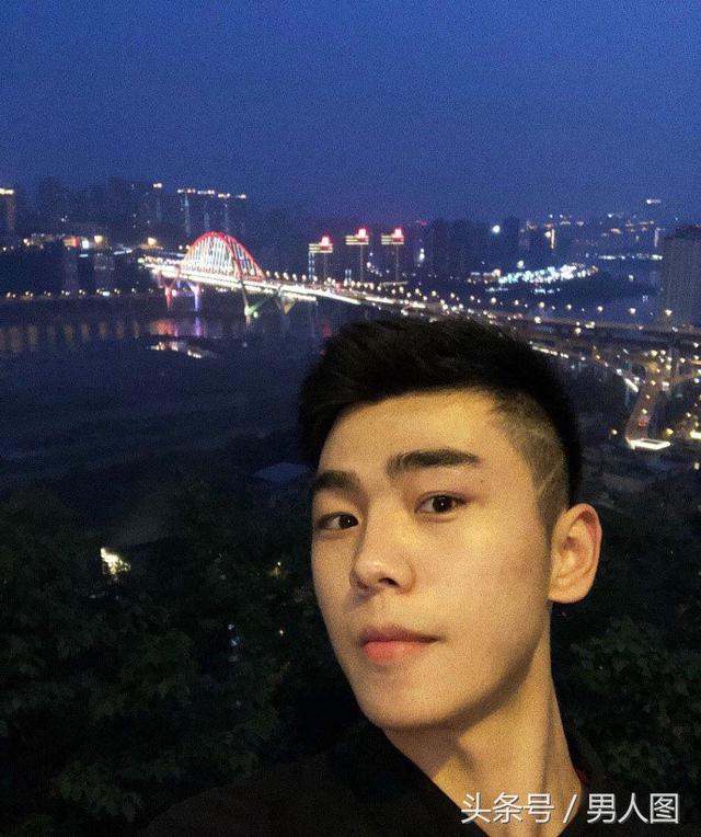 极品小哥哥:受颜攻身身材棒,又是健身达人,赤裸裸的诱惑!