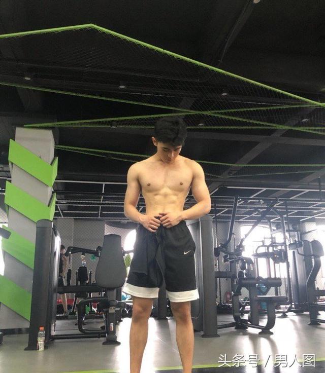 极品小哥哥:受颜攻身身材棒,又是健身达人,赤裸裸的诱惑!