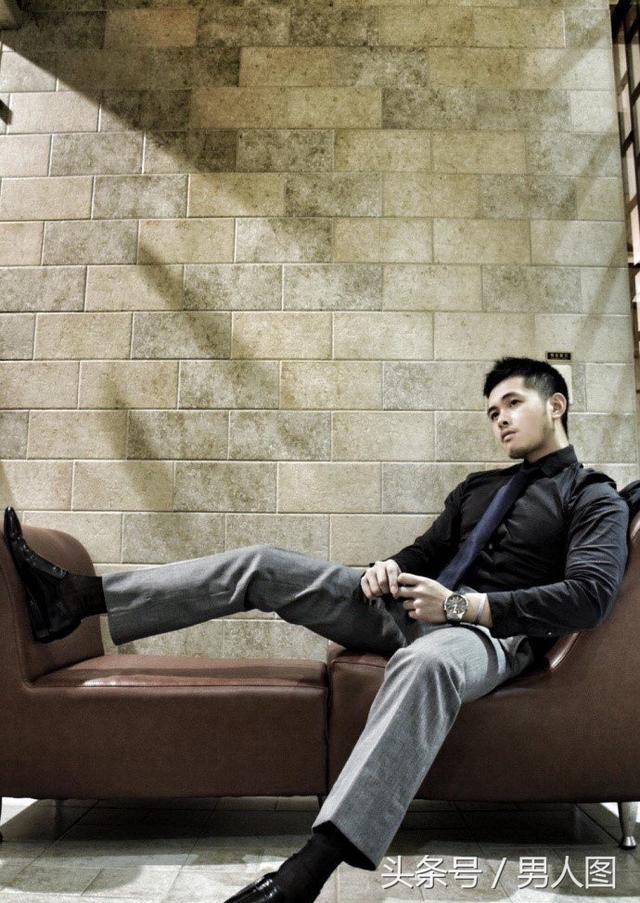 台湾轻熟型男,上演正装诱惑?