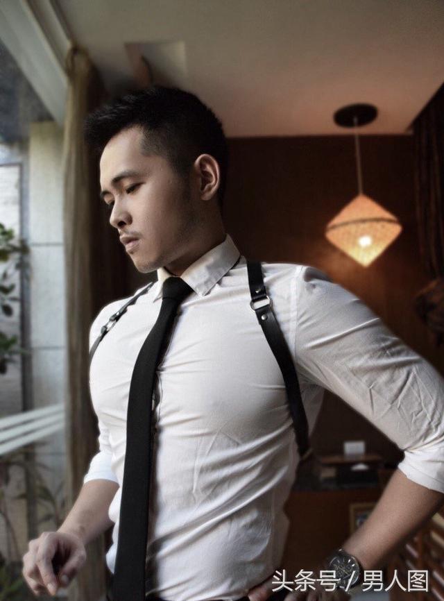 台湾轻熟型男,上演正装诱惑?