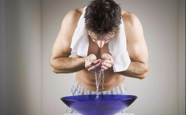 男士护肤小技巧,解决秋冬皮肤问题,你真的了解吗?