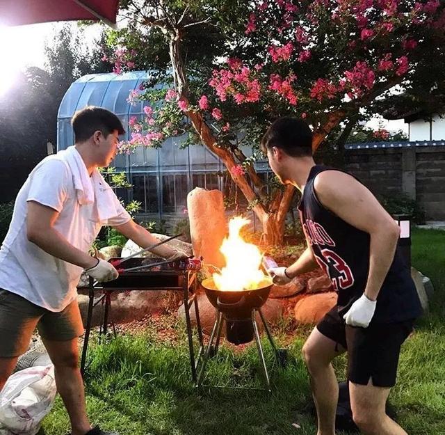 单眼皮小眼睛的男生其实很好看的,就像他一样!