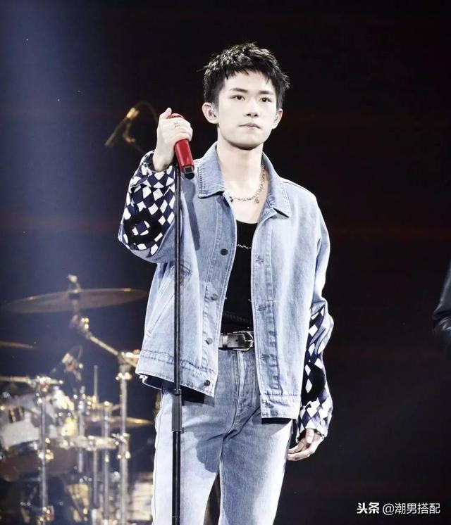 剪了个狗啃式刘海,野性十足非常的酷!