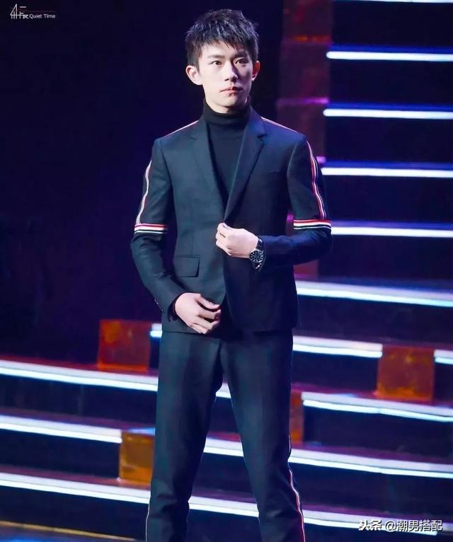 剪了个狗啃式刘海,野性十足非常的酷!