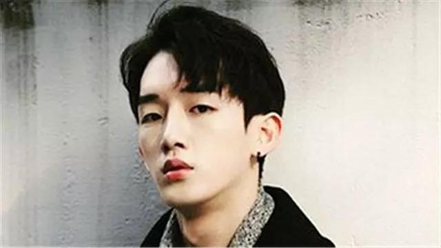 男士冬季的刘海也很帅气,看看你的脸型适合哪种!