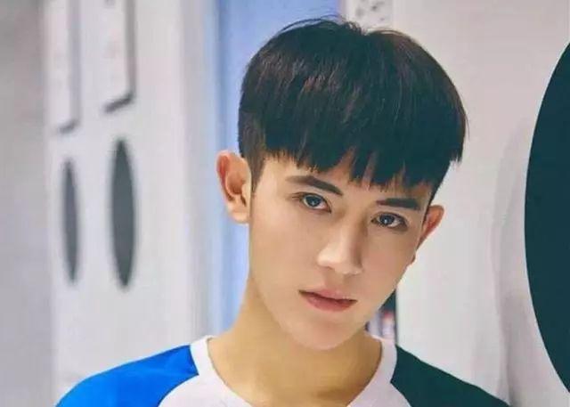 男士冬季的刘海也很帅气,看看你的脸型适合哪种!