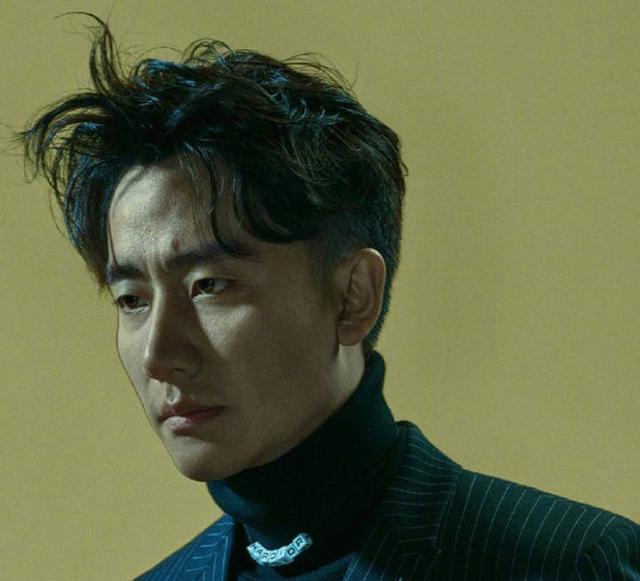 男士冬季的刘海也很帅气,看看你的脸型适合哪种!