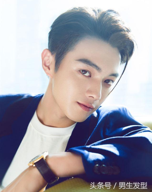 别剪“两边铲”了,这3款最新男生发型更帅气!