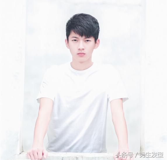 男生别乱剪发型,这3款简单又帅气,值得剪!