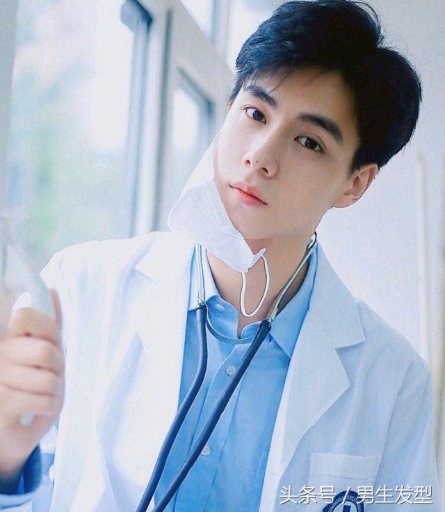 适合20岁左右男生的发型,剪完瞬间变帅气boy!