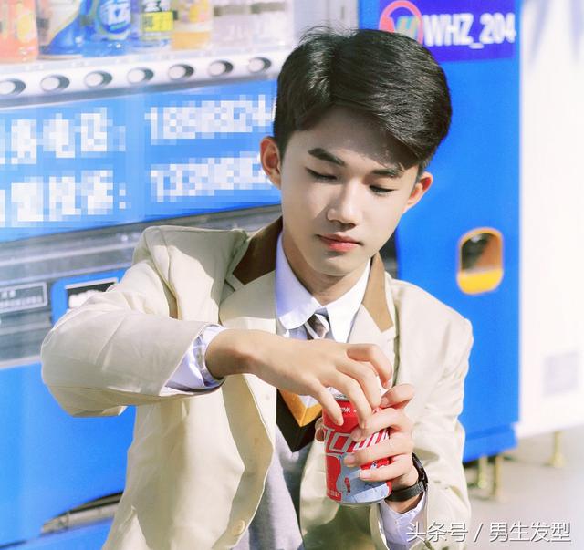 适合20岁左右男生的发型,剪完瞬间变帅气boy!