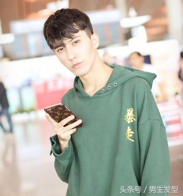 适合20岁左右男生的发型,剪完瞬间变帅气boy!