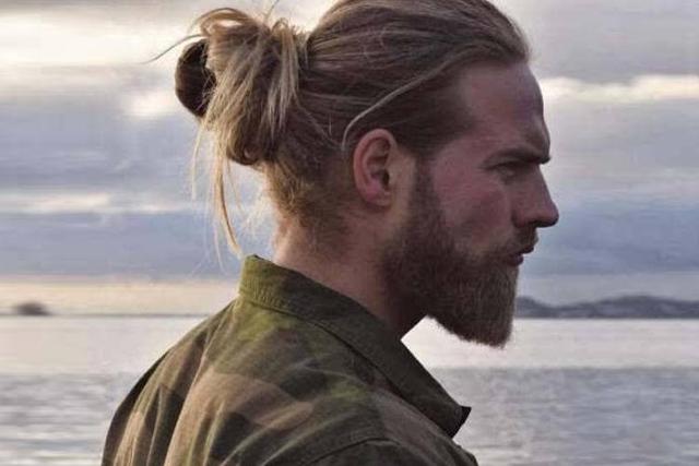 除了板寸,丸子头也是检验帅哥的标准!