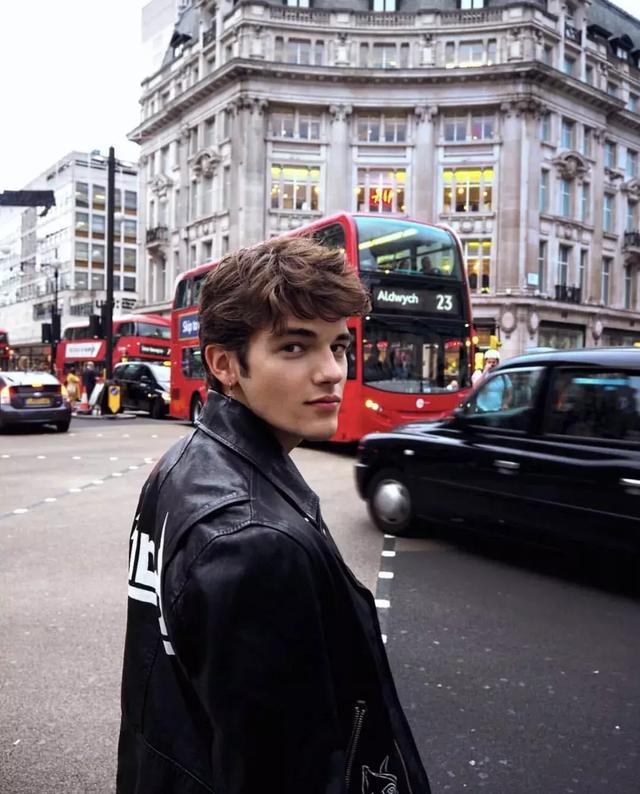 IG上非常热门的奥地利男模Peter Mairhofer,确实好看!