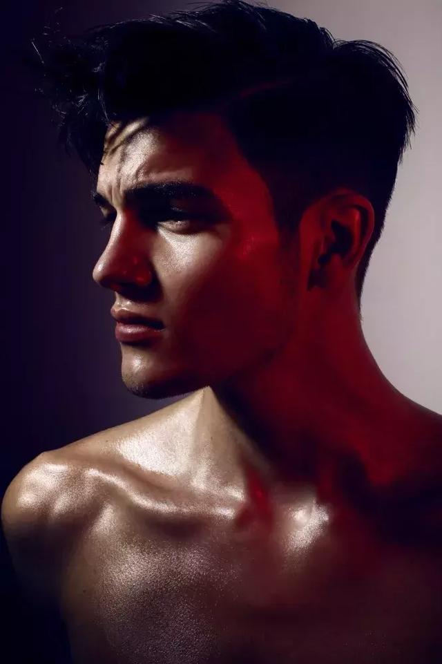 IG上非常热门的奥地利男模Peter Mairhofer,确实好看!