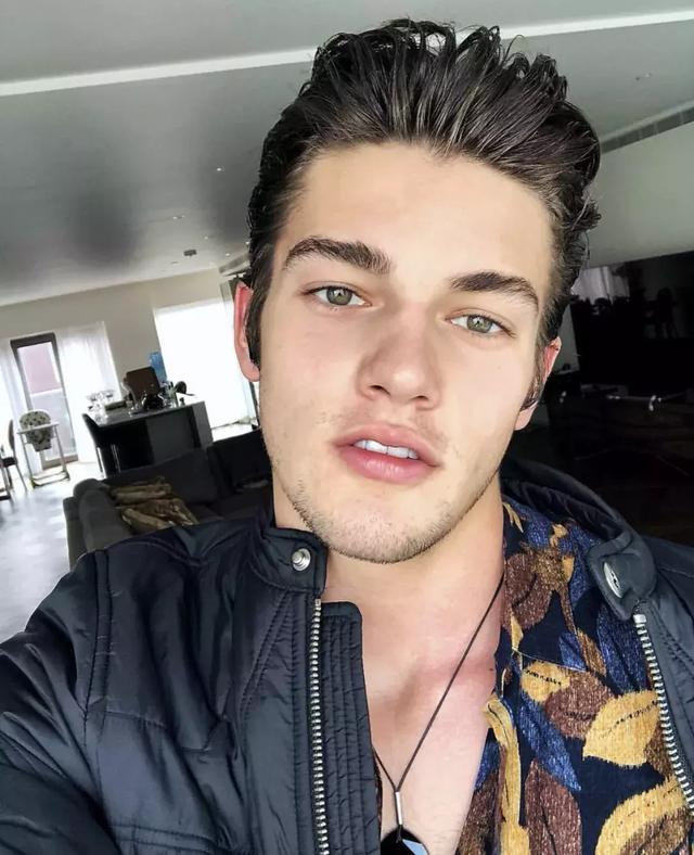 IG上非常热门的奥地利男模Peter Mairhofer,确实好看!