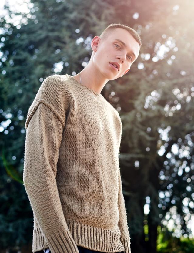 湛蓝的眼睛,犀利的眼神,完美的五官,这个男模值得关注!