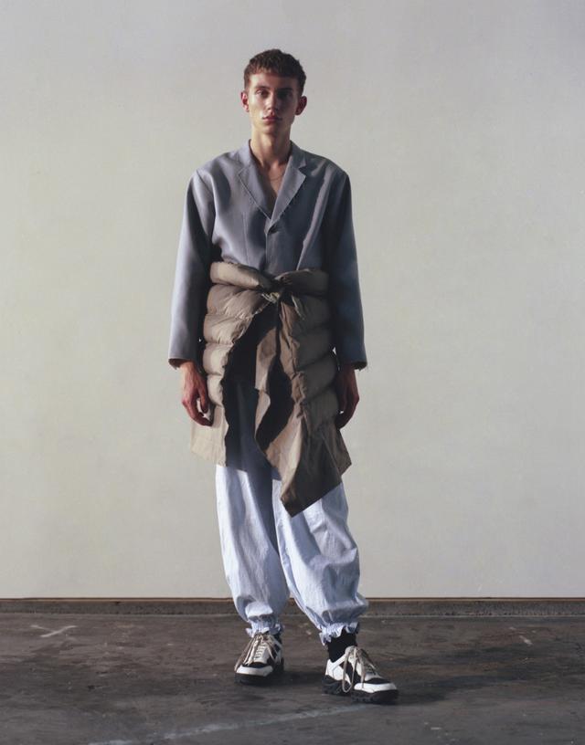 湛蓝的眼睛,犀利的眼神,完美的五官,这个男模值得关注!