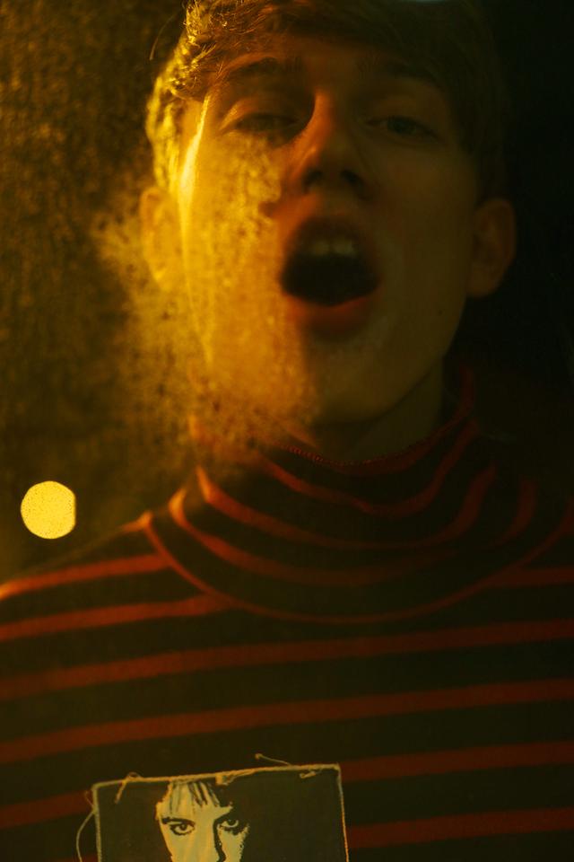 湛蓝的眼睛,犀利的眼神,完美的五官,这个男模值得关注!