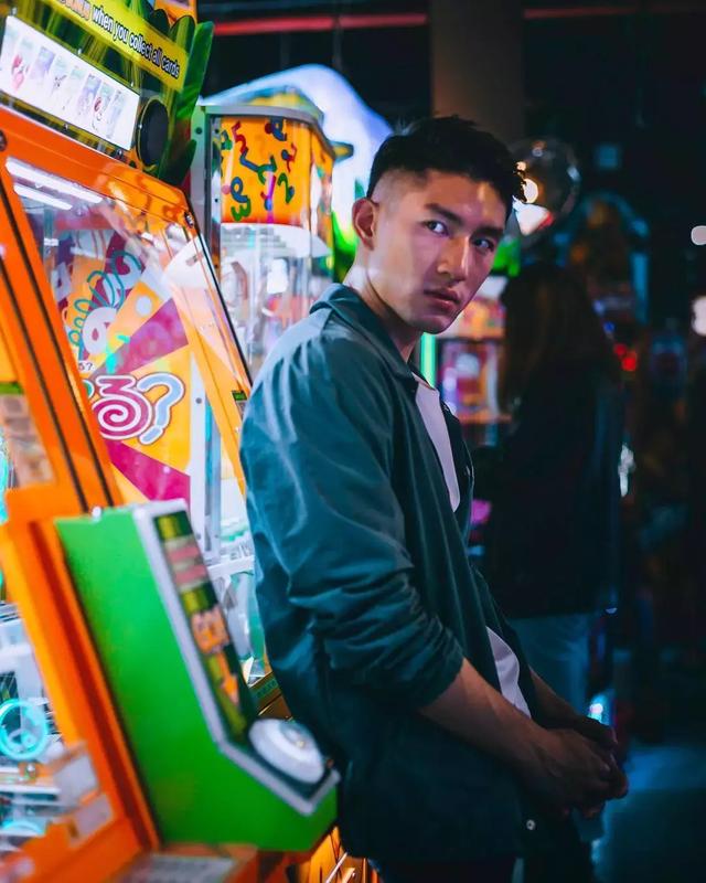 名校毕业的新加坡男模,完美侧脸让人小鹿乱撞!