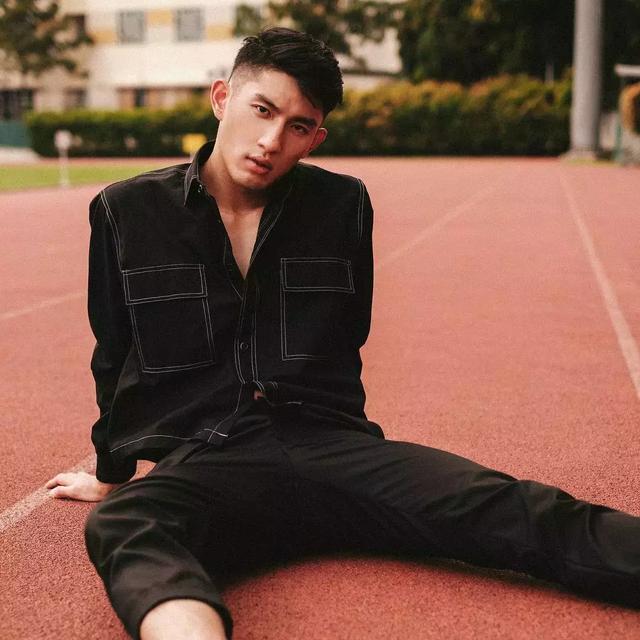 名校毕业的新加坡男模,完美侧脸让人小鹿乱撞!