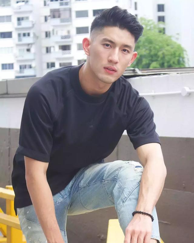 名校毕业的新加坡男模,完美侧脸让人小鹿乱撞!