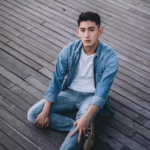 名校毕业的新加坡男模,完美侧脸让人小鹿乱撞!