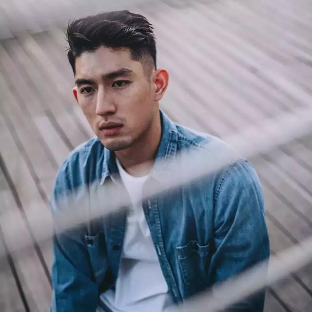 名校毕业的新加坡男模,完美侧脸让人小鹿乱撞!