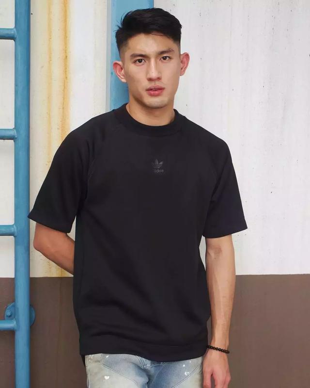 名校毕业的新加坡男模,完美侧脸让人小鹿乱撞!