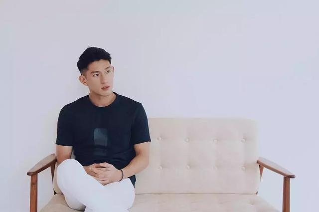 名校毕业的新加坡男模,完美侧脸让人小鹿乱撞!