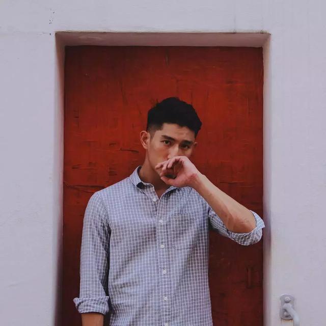 名校毕业的新加坡男模,完美侧脸让人小鹿乱撞!